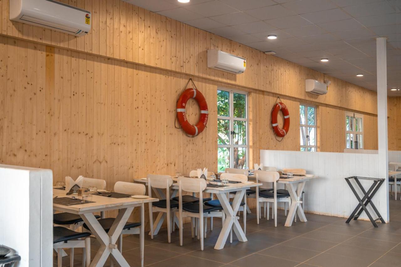 Praveg Beach Resort Daman Lighthouse Beach Εξωτερικό φωτογραφία