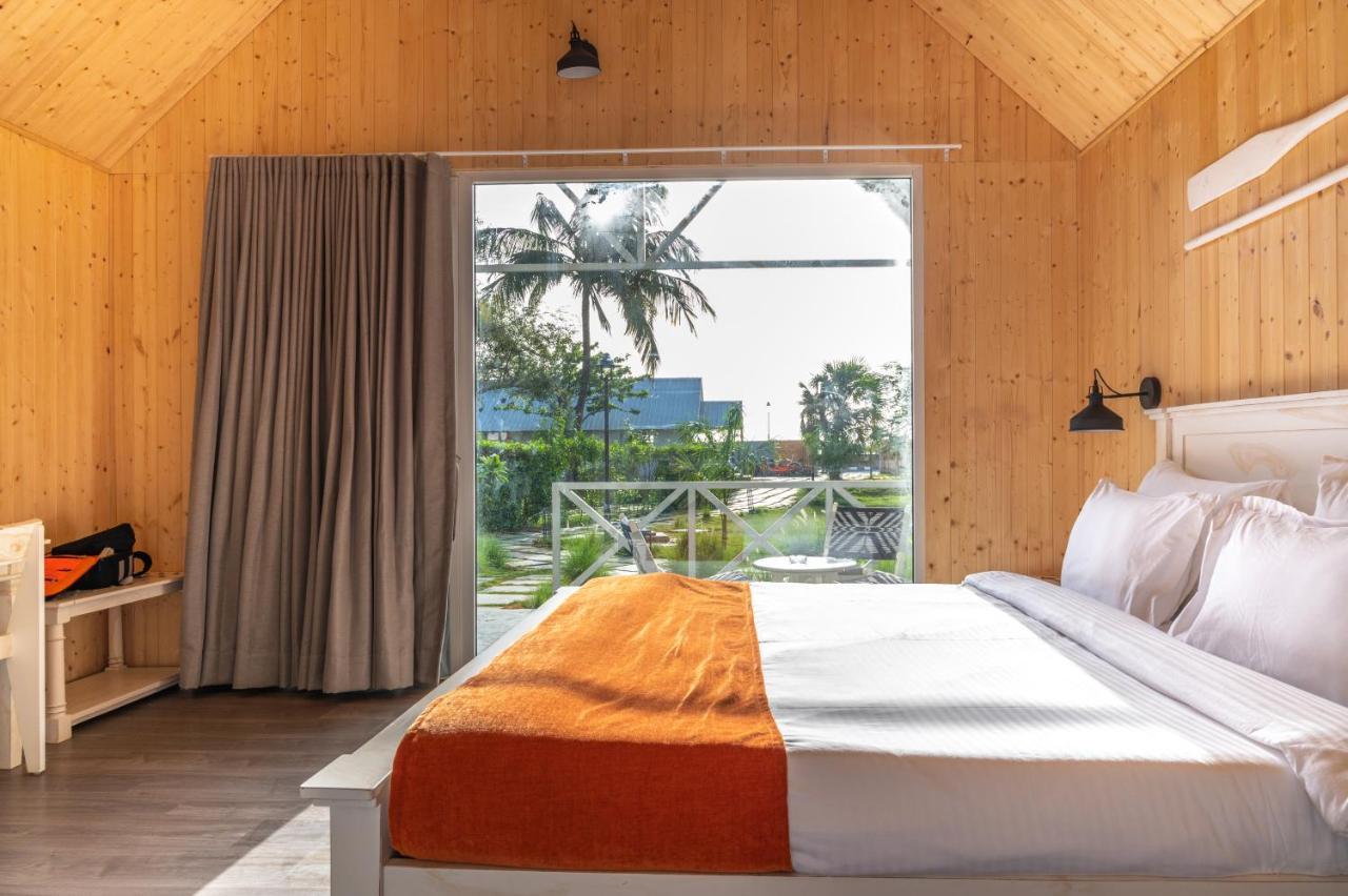 Praveg Beach Resort Daman Lighthouse Beach Εξωτερικό φωτογραφία