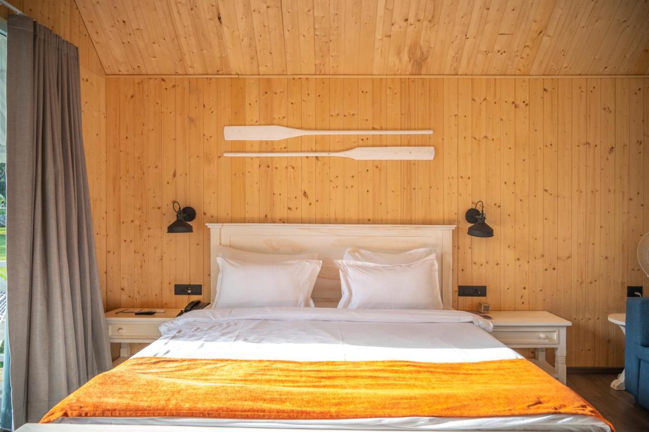 Praveg Beach Resort Daman Lighthouse Beach Εξωτερικό φωτογραφία